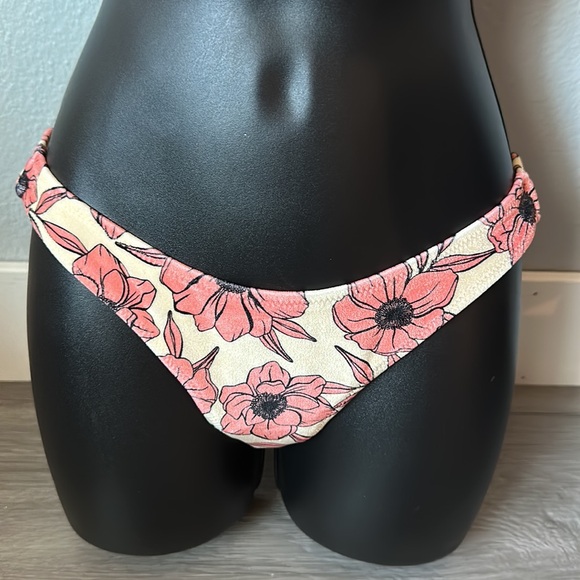 Floral velvet with normal bottom swimsuit set. - Picture 6 of 14